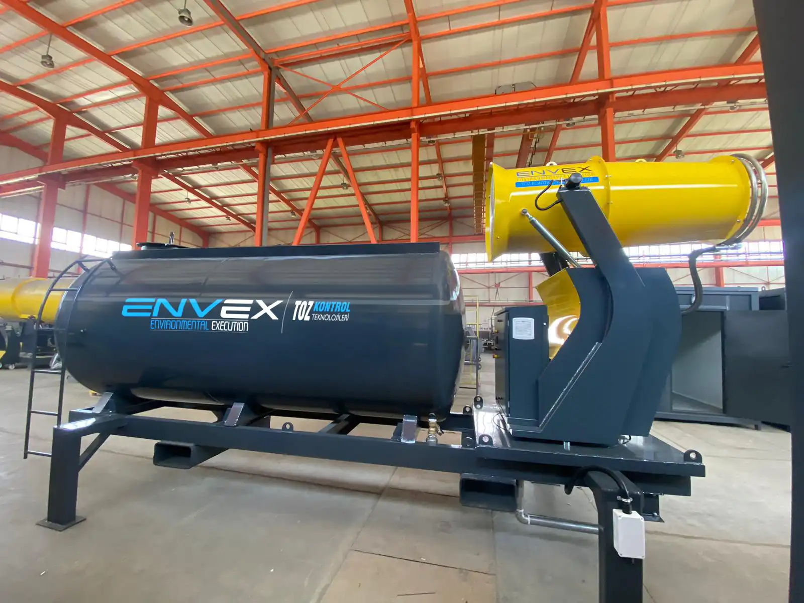 Trailer Mounted Fog Cannon with Water Tank A towable, trailer-type dust control unit featuring a water tank.